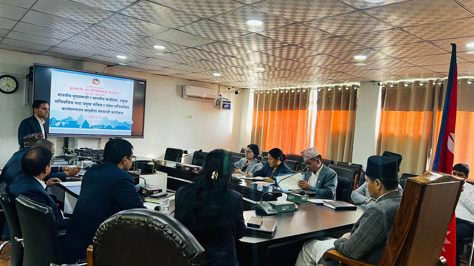 माननीय मुख्यमन्त्री र माननीय मन्त्रीहरु, प्रमुख सचिवबिच तथा प्रमुख सचिव र प्रदेश सचिवबिच कार्यसम्पादन सम्झौता सम्बन्धी कार्यक्रम