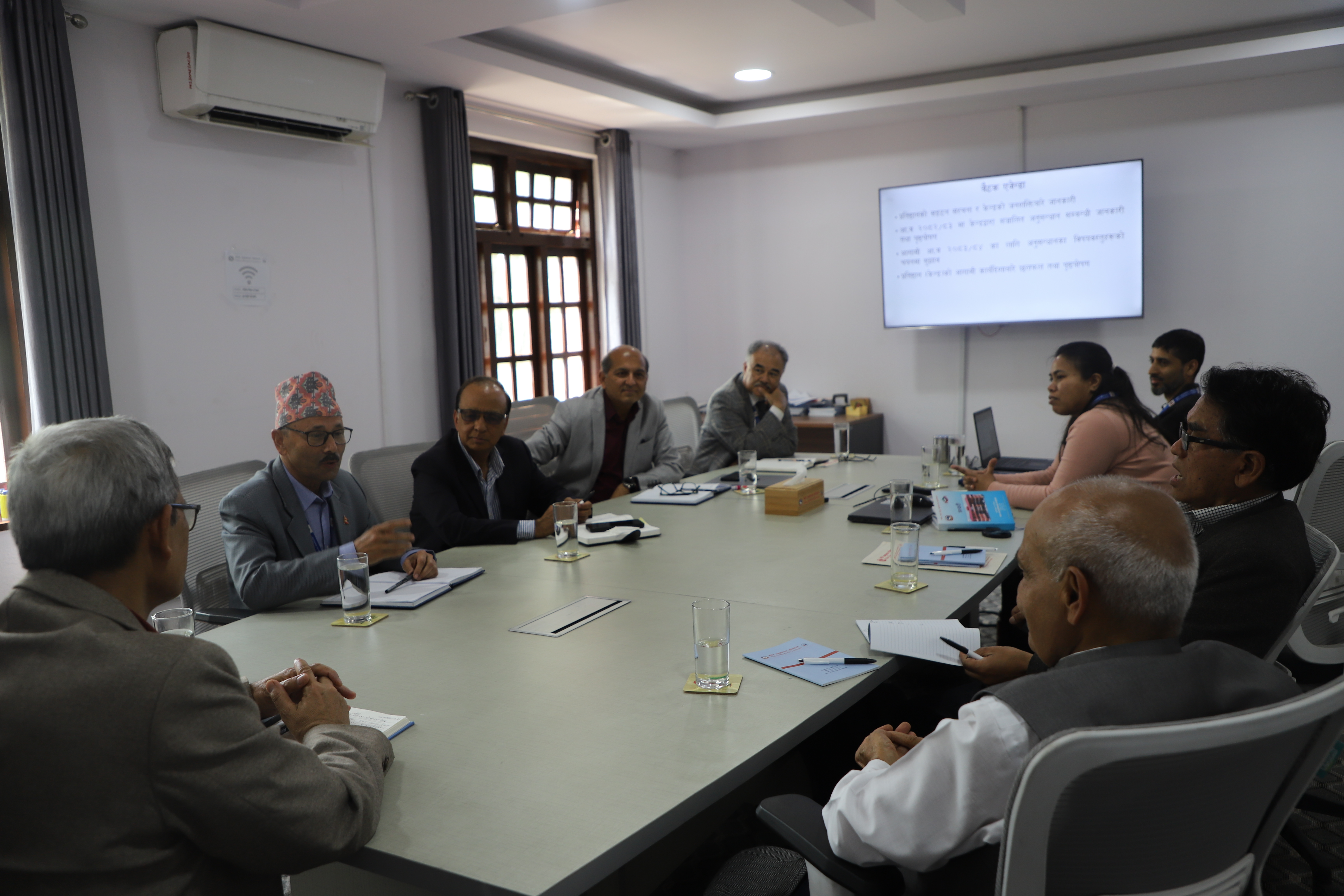 नीति अनुसन्धान प्रतिष्ठान अन्तर्गतको प्राकृतिक स्रोत तथा प्रविधि नीति अध्ययन केन्द्रका वरिष्ठ विधागत विज्ञहरूसँग बैठक