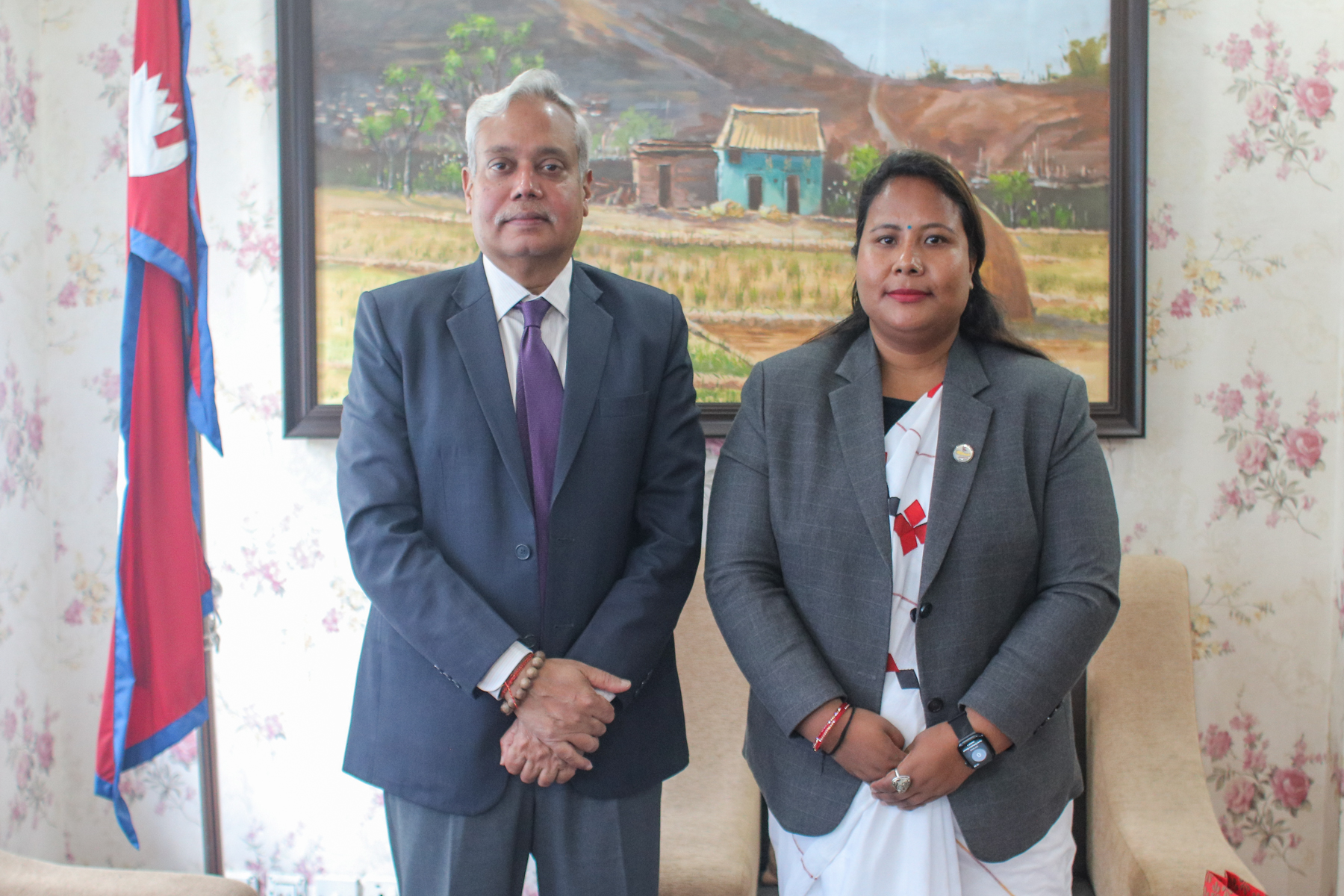 माननीय  कृषि तथा पशुपन्छी विकास मन्त्री गीता चौधरीज्यू  संग नेपालका लागि भारतीय राजदूत महामहिम श्री नवीन श्रीवास्तवले मन्त्रालयमा गर्नुभएको शिष्टाचार भेटघाट।