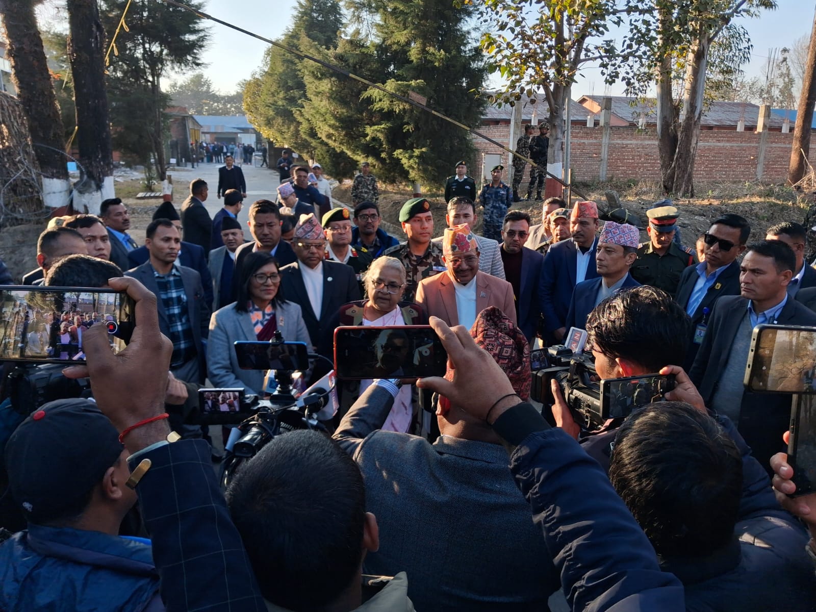 सम्माननीय प्रधानमन्त्री र निर्वाचन आयुक्तज्यूहरुको केन्दको निरीक्षण कार्यक्रम