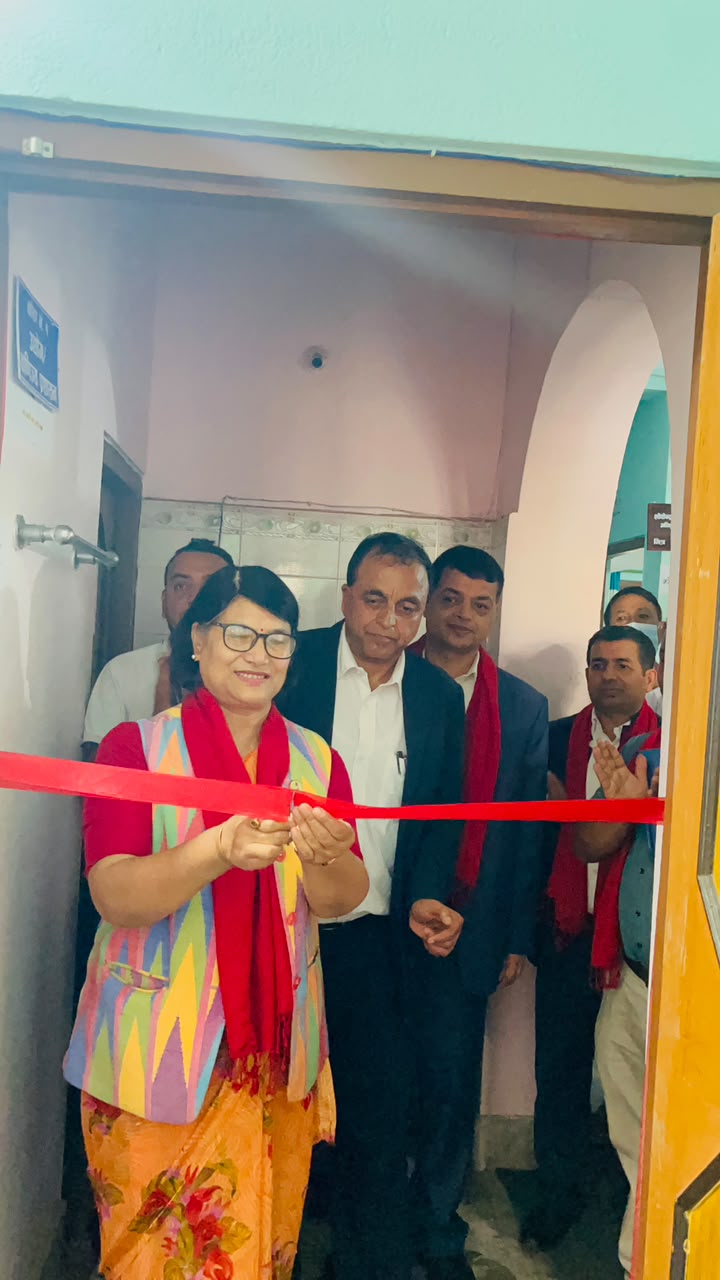 बागमती प्रदेश सरकार उद्योग, वाणिज्य, भूमि तथा प्रशासन मन्त्रालयका माननीय मन्त्री श्री बिन्दु श्रेष्ठ तथा प्रदेश  सचिव श्री  जिबलाल  भुसाल ज्यूबाट उद्योग तथा वाणिज्य कार्यालय मकवानपुरमा उद्योग दर्ता प्रक्रिया अनलाइन  सेवा मार्फत गर्ने कार्यको शुभारम्भ । मिति : २०८३ असार ३२ गते