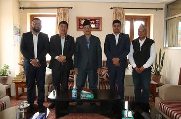 शैक्षिक सामाग्री वितरणमा दुई संस्थाबीच कार्य बाँडफाँड र घनिष्ठ सहकार्य : भक्तपुर नगरपालिका र जनक शिक्षा सामाग्री केन्द्र - img