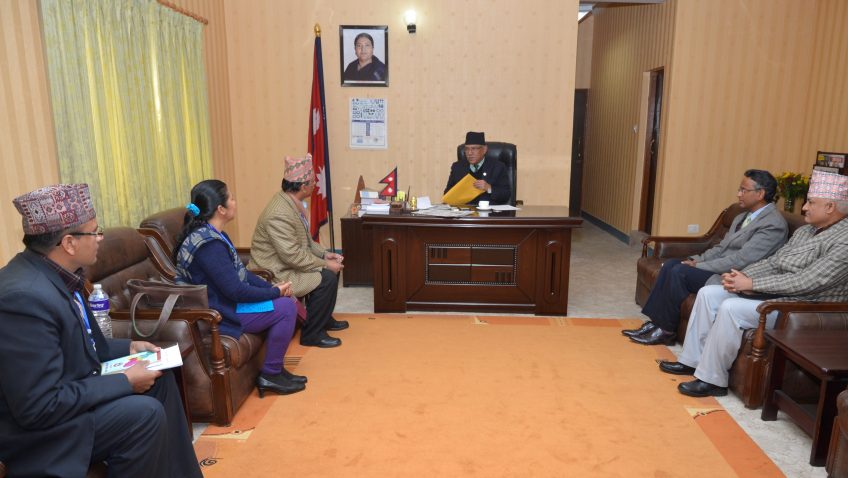 कर्णाली आयोगका पदाधिकारीद्वारा प्रधानमन्त्रीसँग भेट