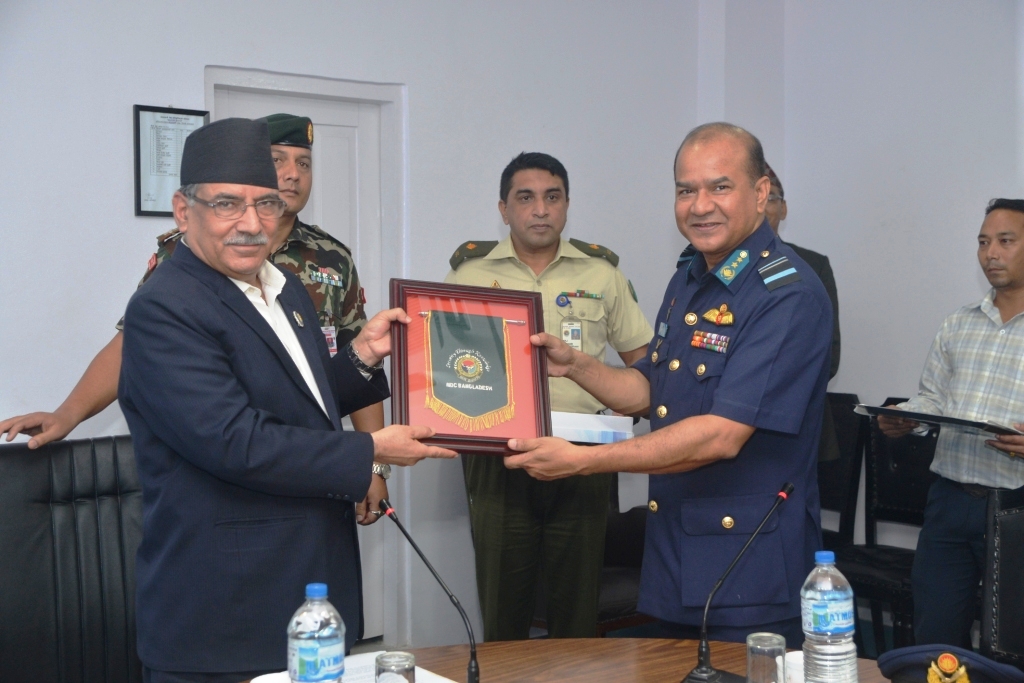 बंगलादेशका सुरक्षा अधिकारीद्धारा प्रधानमन्त्रीसँग भेट