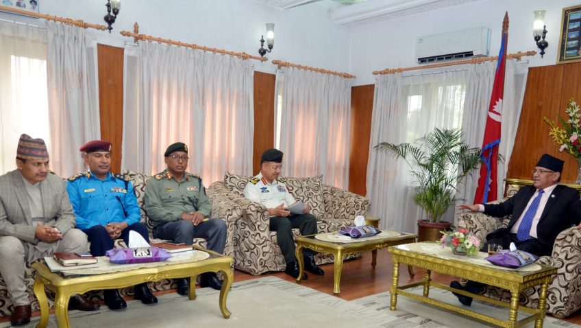 प्रधानमन्त्रीद्वारा सुरक्षा अङ्गका प्रमूखहरुसँग भेट