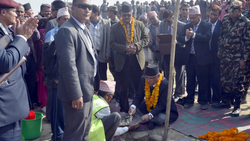 प्रधानमन्त्रीद्वारा सिन्धुलीमा पुल सिलन्यास र कृषि क्याम्पसको अवलोकन