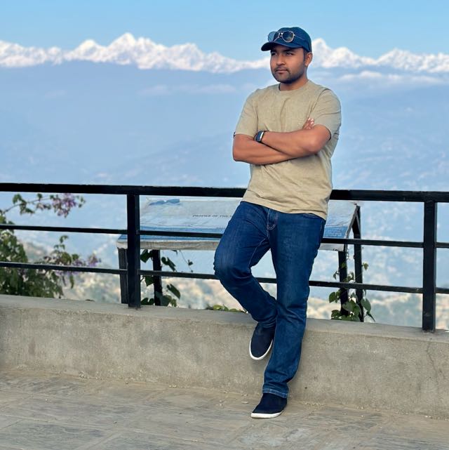 ई.ईश्वरी ढकाल
