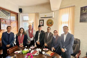 आयोगका माननीय कार्यवाहक अध्यक्ष महमदिन अली तथा सदस्य माननीय समशुल हकको Special Rapporteur on minority issues, Pro. Nicolas Levrat ज्यूसँगको  भेटपश्चातका तस्वीरहरु - img