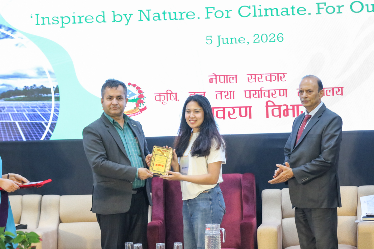 विद्यार्थीहरूले विश्व वातावरण दिवस २०२६ को उत्सवमा सांगीतिक प्रस्तुति देखाउँदै ।Students show a musical act during the celebration of World Environment Day 2026.