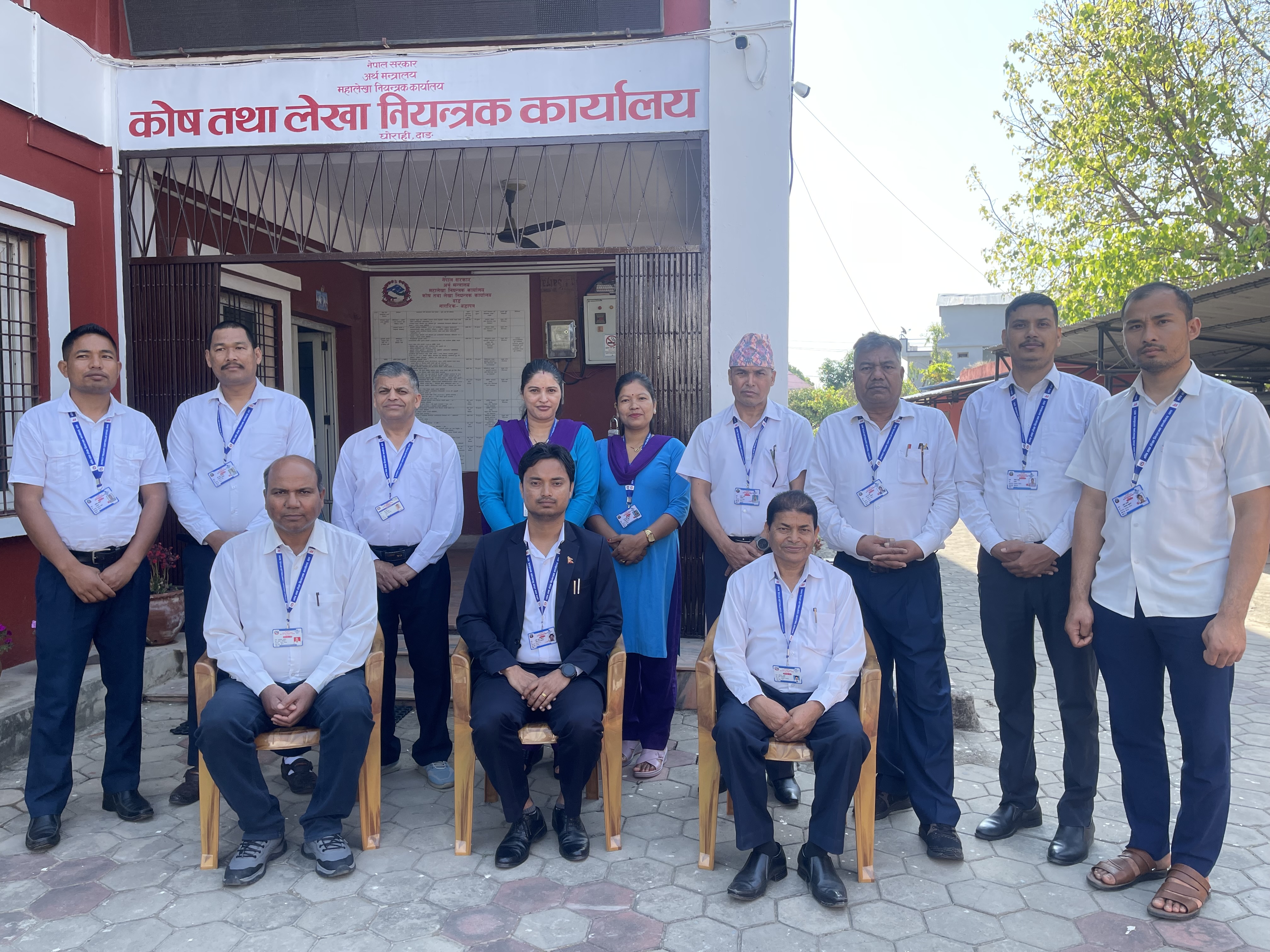 कार्यालयमा कार्यरत कर्मचारी