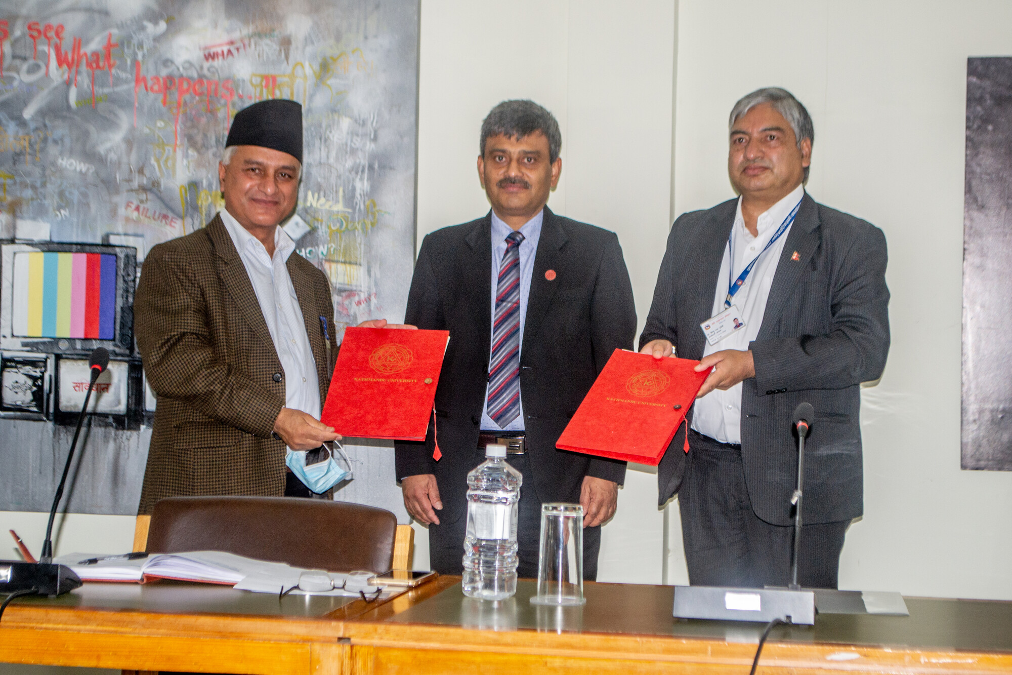 नीति अनुसन्धान प्रतिष्ठान र काठमाडौँ विश्वविद्यालय बीच सहकार्यका लागि समझदारीपत्रमा हस्ताक्षर