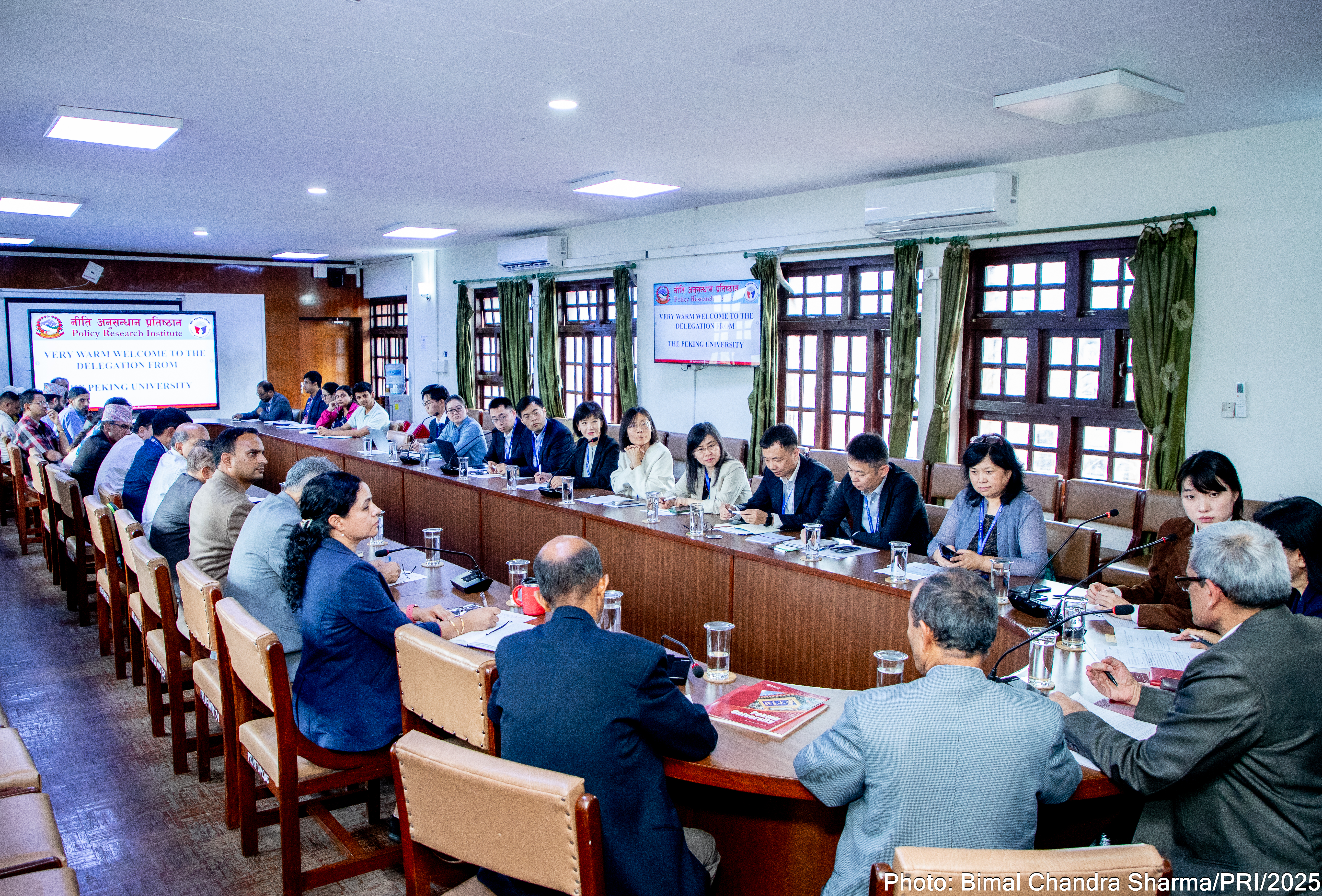 नीति अनुसन्धान प्रतिष्ठानमा पेकिङ विश्वविद्यालयको अध्ययन टोलीको भ्रमण