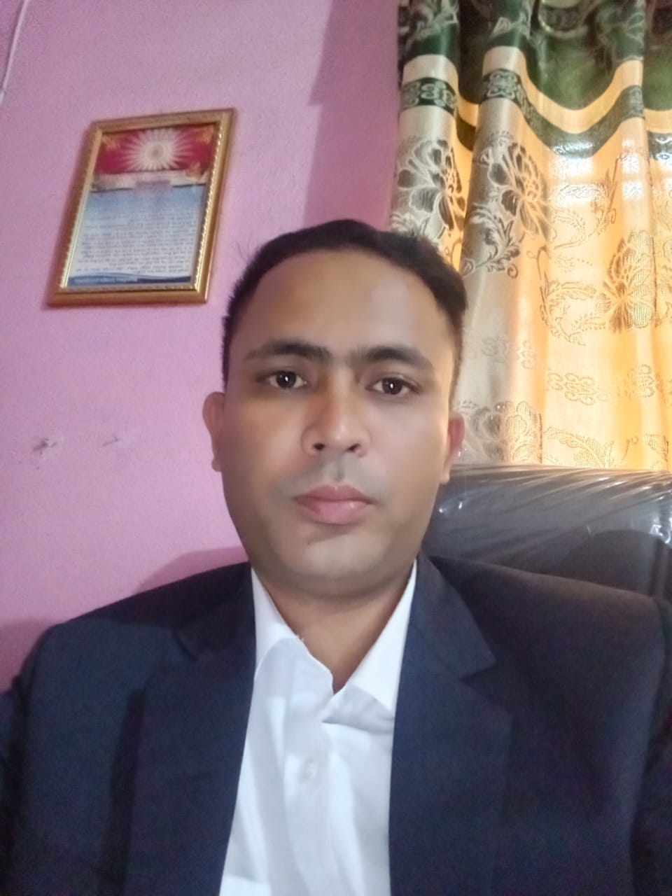श्री रमेश अधिकारी