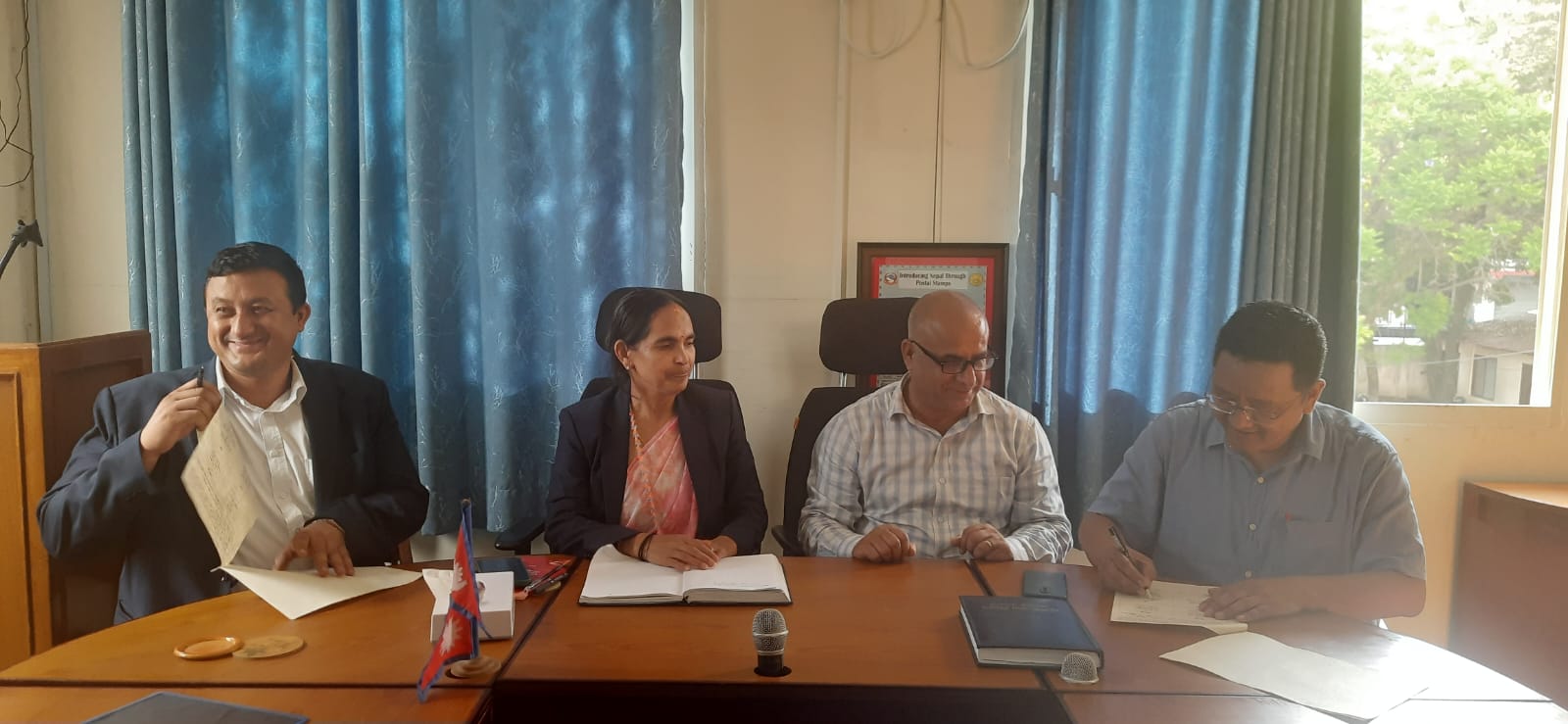 अव हुलाक हाम्रा विद्यार्थी भाईवैनीको शैक्षिक प्रमाणपत्र लिएर घरघरमा आउदैछ  आज खुला विश्वविद्यालय संग बिद्यार्थीको शैक्षिक प्रमाणपत्र घरदैलोमा पुर्याउने सम्वन्धमा सम्झौता गरियो ॥