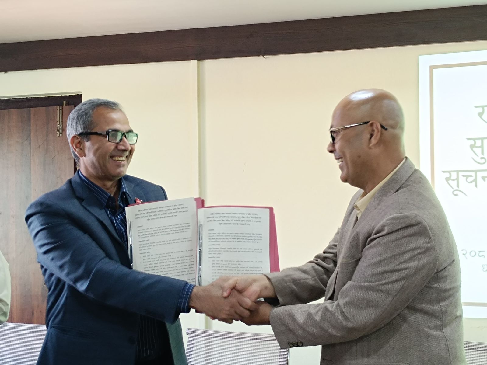 सुदूरपश्चिम प्रदेश किताबखानालाई स्थानीय तह अन्य सेवा समेतको पोर्टलमा पहुँच हस्तान्तरणका झलकहरु मिति:२०८२/०७/२१ गते