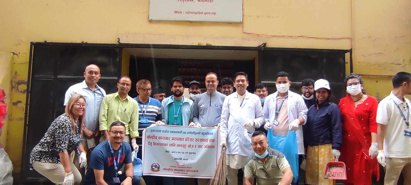 अस्पताल परिसर सरसफाई तथा लामखुट्टे खोज र नष्ट अभियान संचालन । २०८१/४/२५