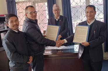 यस विभाग र शिक्षा तथा मानव श्रोत विकास केन्द्र विच सेवा अन्तरआबद्दता गर्ने सम्बन्धमा समझदारी पत्रमा हस्ताक्षर भएको छ। मिति: २०८२/०९/०३ गते - img