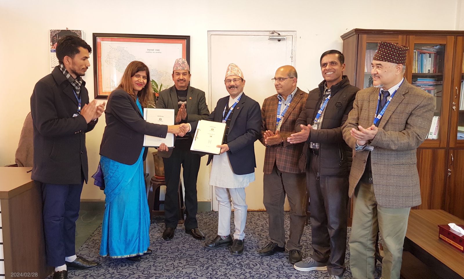 नीति अनुसन्धान प्रतिष्ठान र सङ्घीय संसद सचिवालय बिच विधेयक, कानून, संसदीय अभ्यास लगायतका विषयमा अध्ययन अनुसन्धान सहकार्य तथा बौद्धिक स्रोतहरूको आदानप्रदानको लागि समझदारीपत्रमा हस्ताक्षर