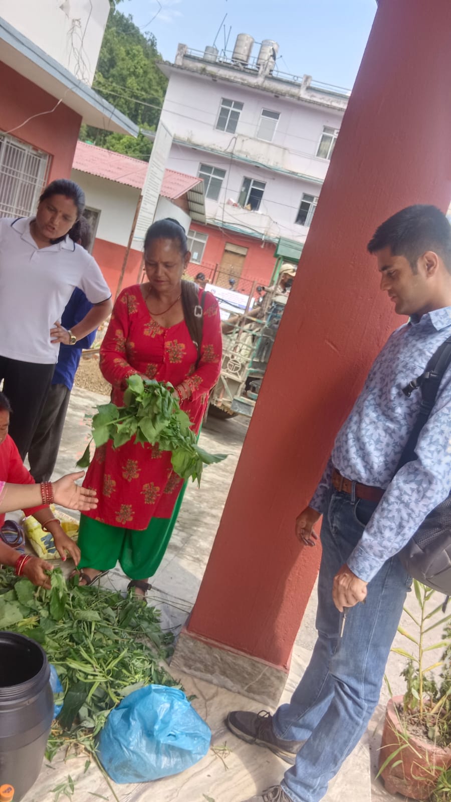 आज मिति २०८१/३/१६  गतेका दिन यस कार्यालयको आयोजनामा सञ्चालित तीन  दिने कौसी खेती तथा कम्पोस्ट मल बनाउने तालिम  समापनका झलकहरु ।