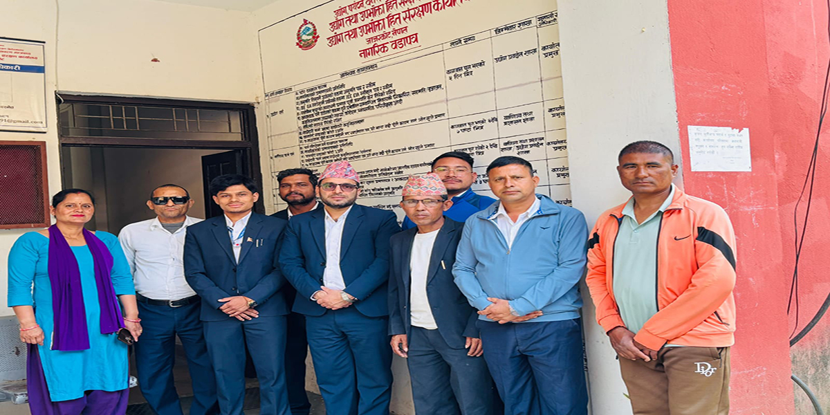 कार्यालय प्रमुखको स्वागत गर्दाको तस्विर