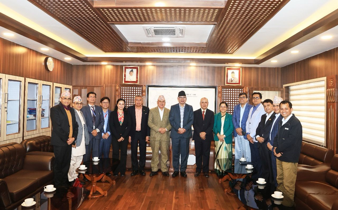 उच्चस्तरीय आर्थिक सुधार सुझाव आयोगको प्रतिवेदन हस्तान्तरण कार्यक्रम ।