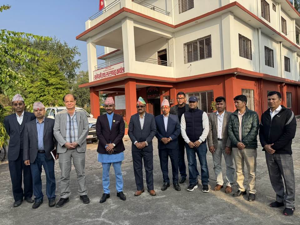 लुम्बिनी प्रदेश सरकार, शहरी विकास तथा खानेपानी मन्त्रालयका माननीय मन्त्री सरोज थापा (रोज), श्रीमान् सचिव बासुदेव पौड्याल, महाशाखा प्रमुख श्री गुणनिधि पोख्रेल तथा दाङ जिल्लाका श्रीमान् प्रमुख जिल्ला अधिकारी कृष्ण प्रसाद लम्साल सहितको कार्यालय अनुगमन/निरीक्षण।