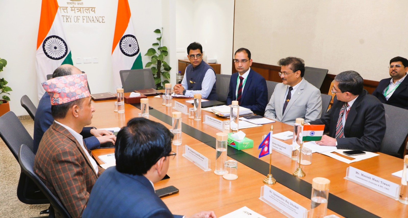 नेपाल र भारतबीच निकासी गरिने बस्तु आइपुग्नु अगावै सूचना आदान प्रदान गर्ने सम्बन्धी समझदारी पत्रमा हस्ताक्षर।