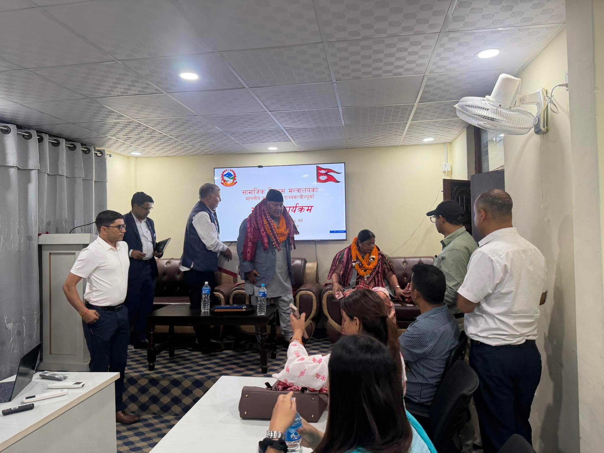 माननीय सामाजिक विकास मन्त्री बेल बहादुर राना र राज्यमन्त्री मधु भारतीको स्वागत कार्यकर्मको सन्दर्भमा खिचिएको केही तस्विर।।