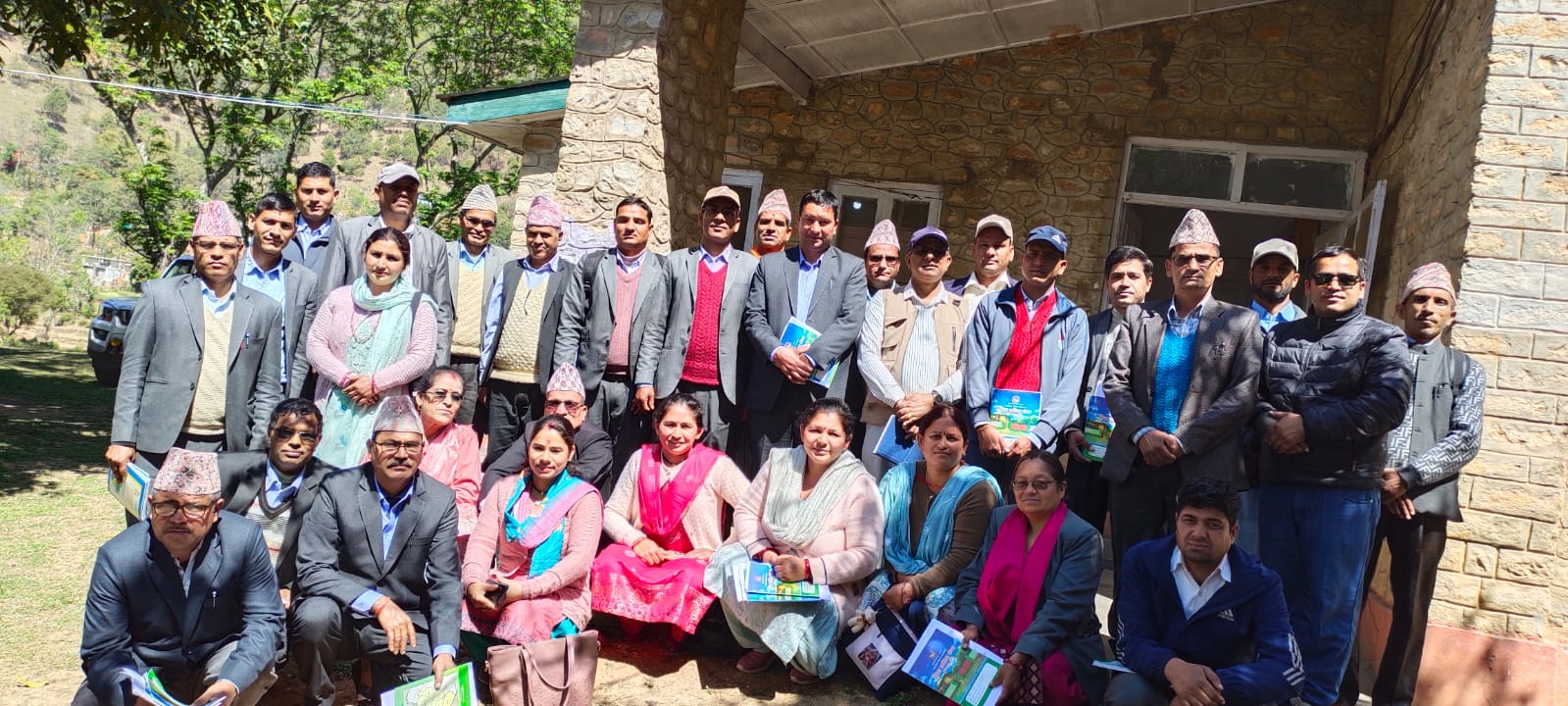 शिक्षक पेसागत विकास प्रारुप, २०८० अनुसार आधारभूत तह (१-५) को एक महिने प्रमाणीकरण तालिम कार्यशालाका सहभागीहरु (मिति २०८२।१२।०५ देखि मिति २०८२।१२।१९ गतेसम्म - बैतडी जिल्ला)