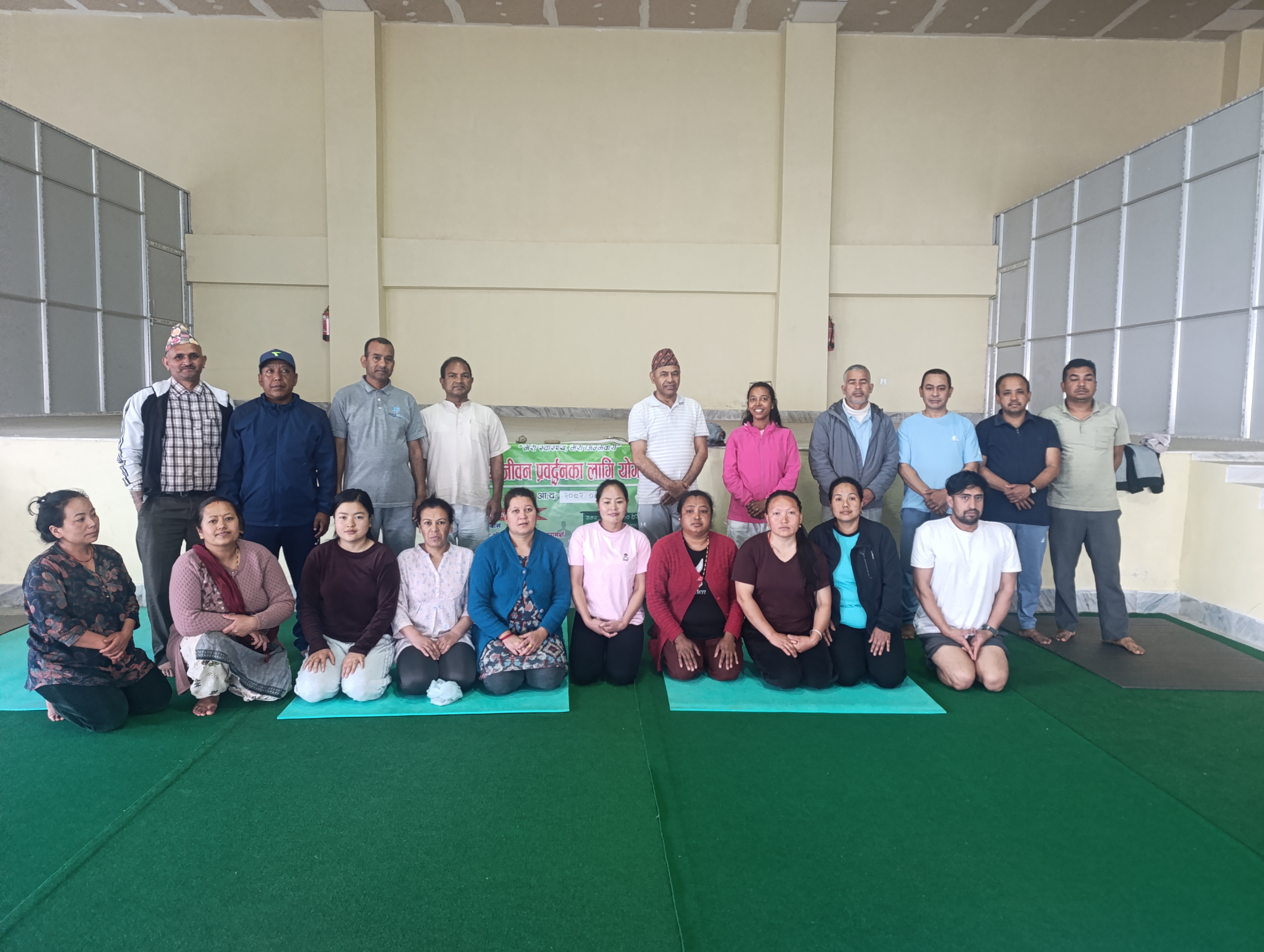 स्वास्थ्य सचिव ज्यू बाट दैनिक योगाभ्यासको निरीक्षण