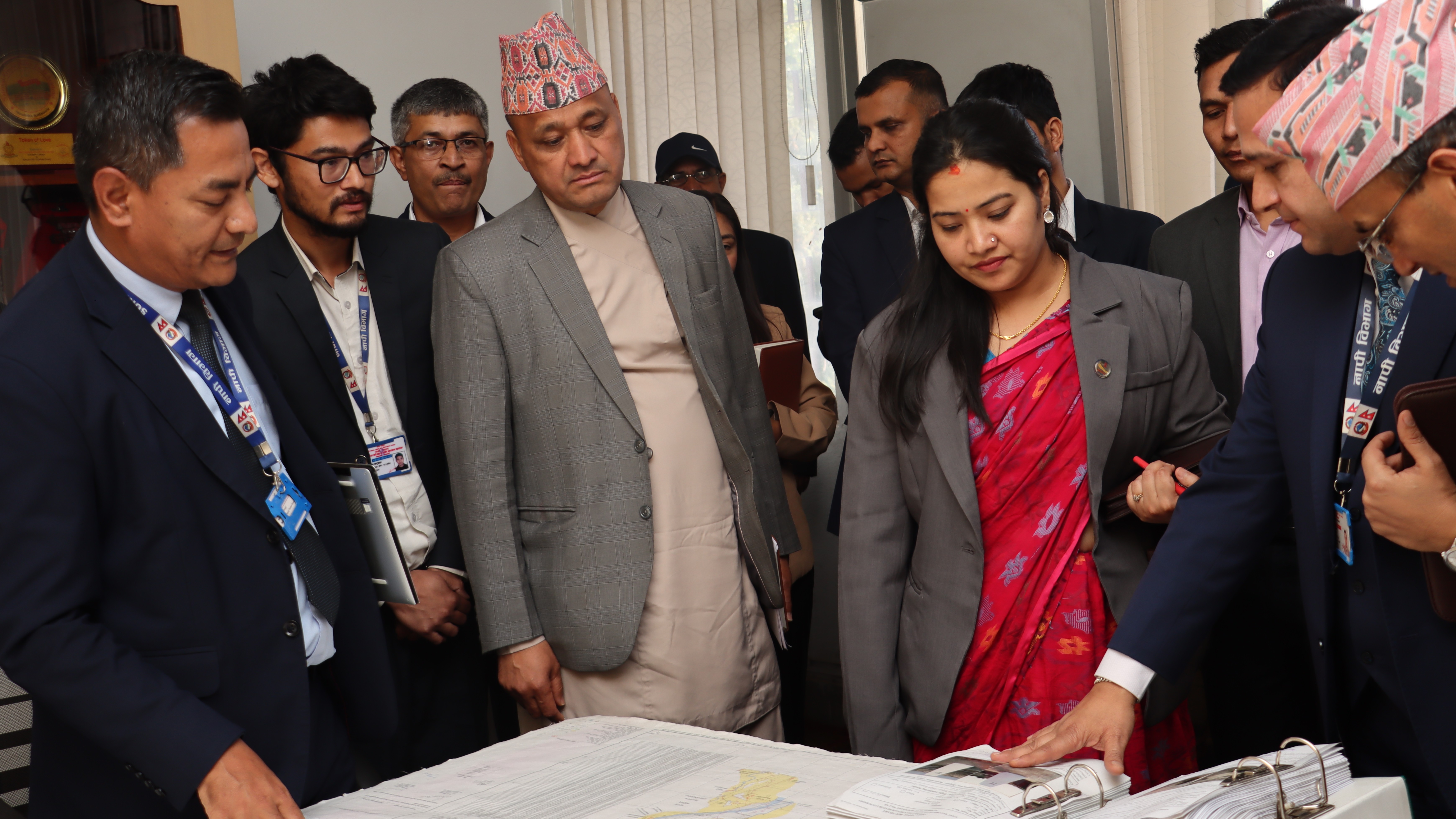 माननीय मन्त्री ज्युबाट अन्तरराष्ट्रिय सिमा सम्बन्धि अभिलेख अवलोकन