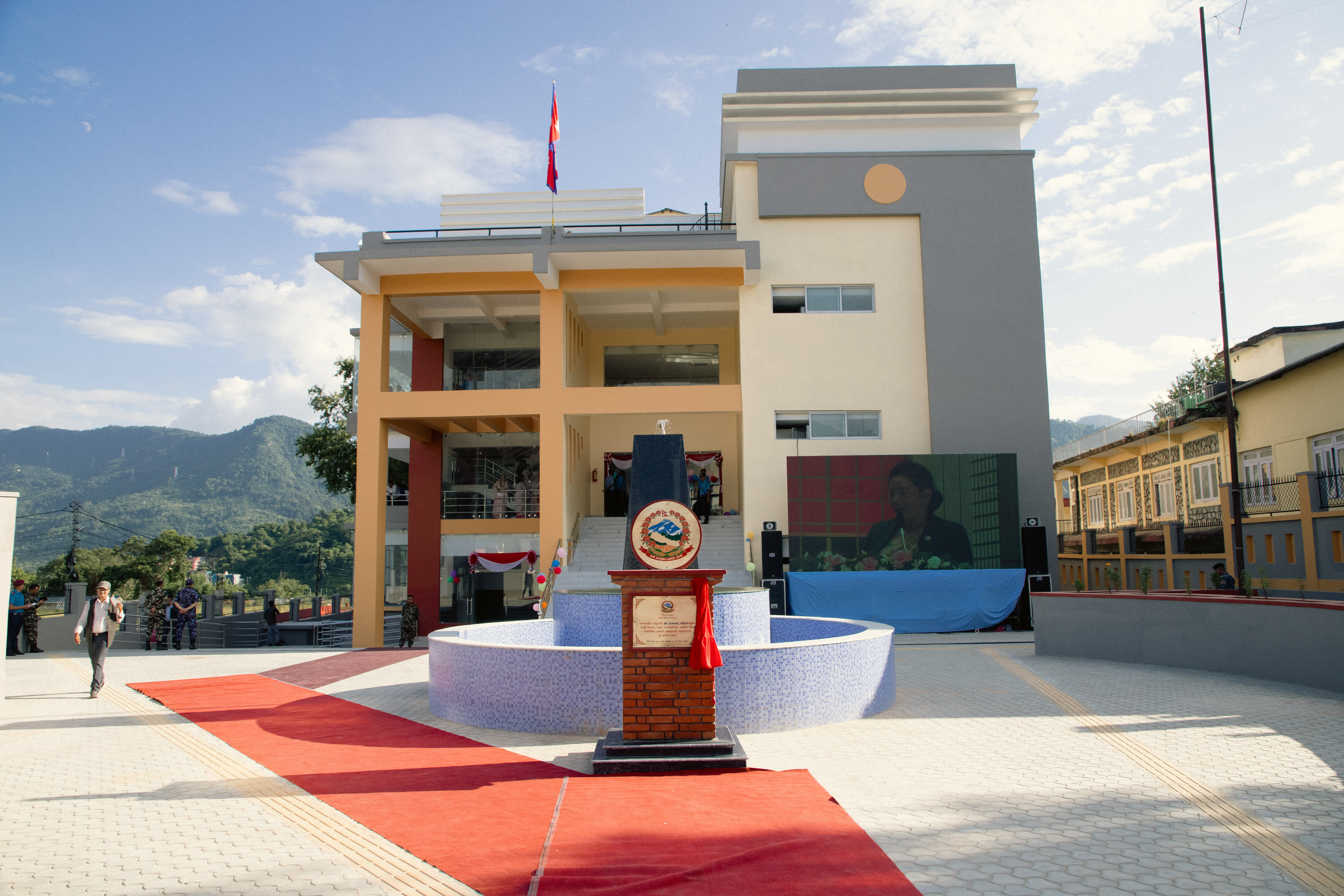 यस कार्यालयबाट निर्माण सम्पन्न भएको दमौली सभाहल