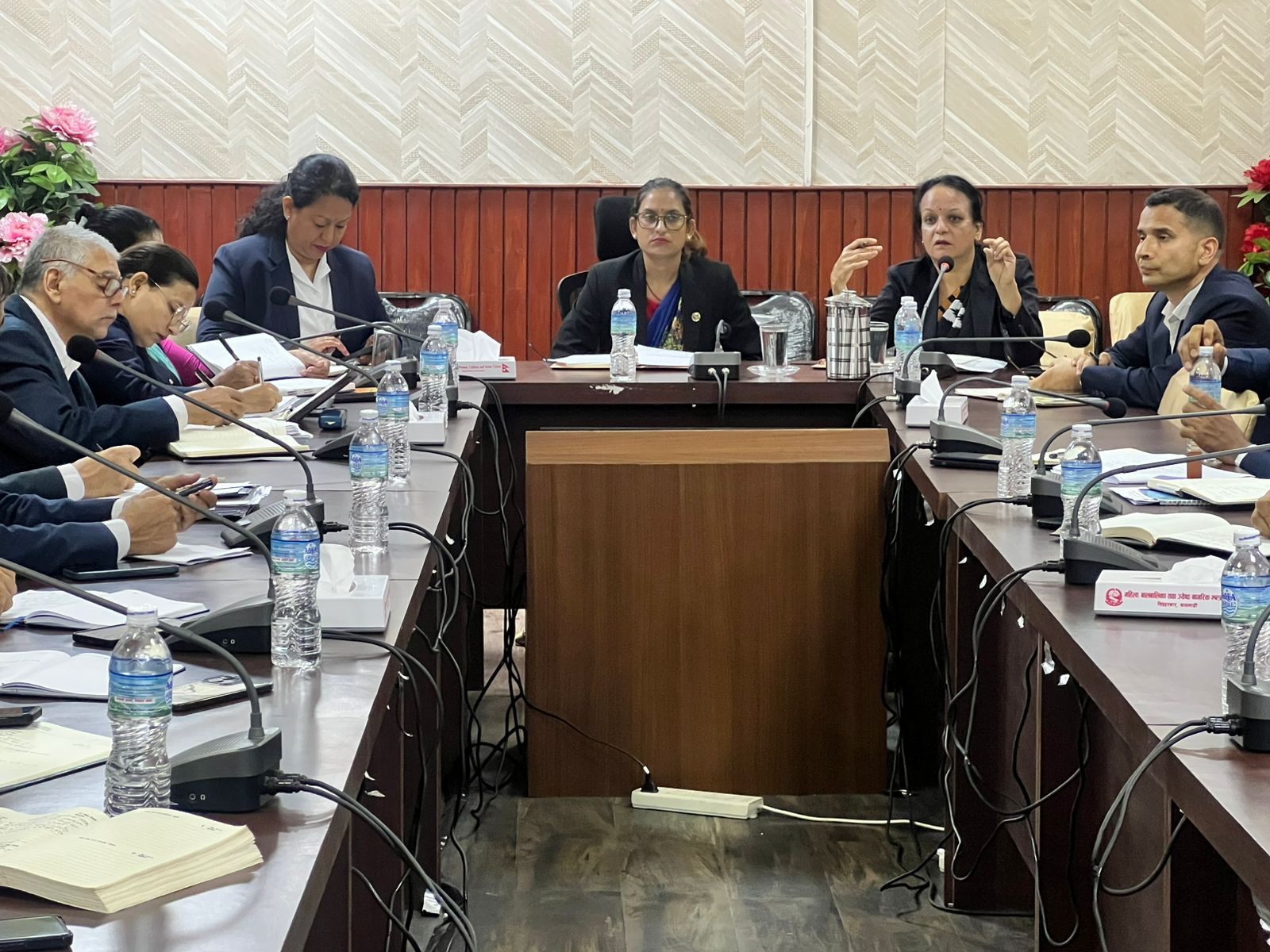 महिला, बालबालिका, लैङ्गिक तथा यौनिक अल्पसङ्ख्यक र सामाजिक सुरक्षा मन्त्रालयको कार्यविभाजन नियमावलीमा विस्तारित तथा वर्गीकृत कार्यक्षेत्रसँग सम्बन्धित विषयमा आज मन्त्रालयमा सम्बन्धित निकायहरूसँग छलफल बैठक सम्पन्न भएको छ।