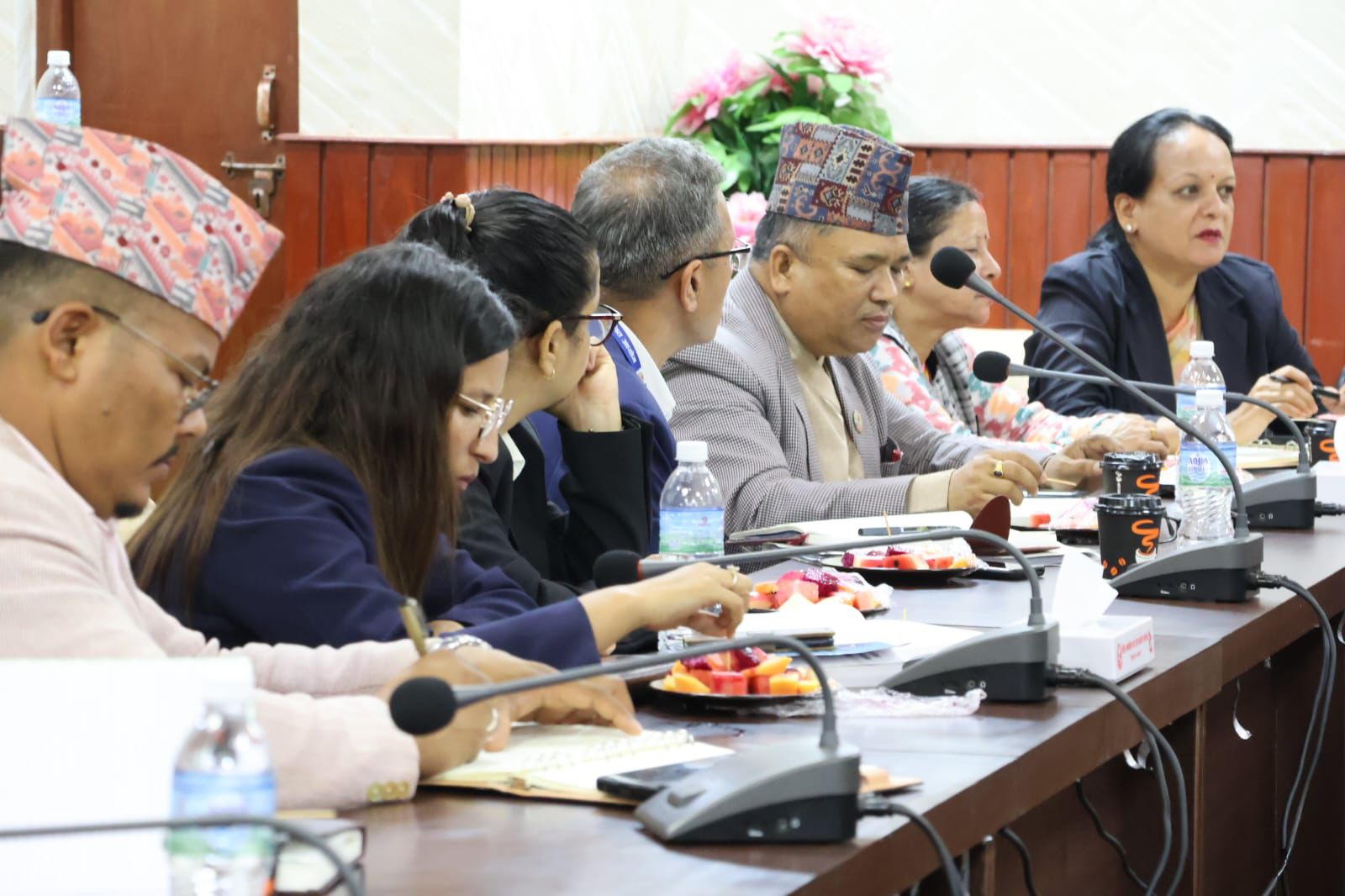 महिला, बालबालिका, लैङ्गिक तथा यौनिक अल्पसङ्ख्यक र सामाजिक सुरक्षा मन्त्रालयमा आज माननीय मन्त्री सिता बादीज्यू तथा मन्त्रालयका सचिव राधिका अर्यालज्यू सँग राष्ट्रिय दलित आयोगका अध्यक्षज्यू तथा सदस्यज्यूहरू बीच छलफल बैठक सम्पन्न भएको छ।