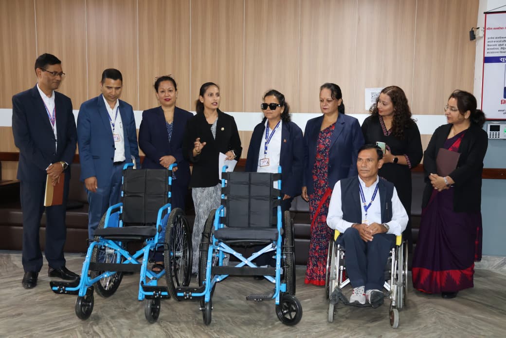 महिला, बालबालिका, लैङ्गिक तथा यौनिक अल्पसंख्यक र सामाजिक सुरक्षा मन्त्रालयमा आउने सेवाग्राहीको सहजता र पहुँच सुनिश्चित गर्न मन्त्रालयले व्हील चेयर सेवा सञ्चालनमा ल्याएको छ।