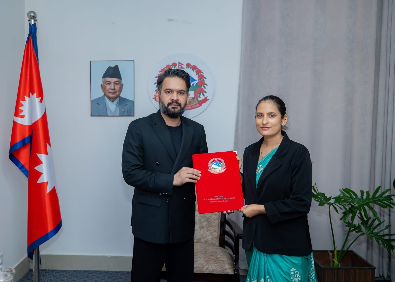माननीय महिला, बालबालिका, लैङ्गिक तथा यौनिक अल्पसङ्ख्यक र सामाजिक सुरक्षा मन्त्री सिता बादीज्यूले सम्माननीय प्रधानमन्त्री वालेन्द्र शाहज्यूसँग चालु आर्थिक वर्षमा मन्त्रालयबाट गरिने मुख्य काम तथा उपलब्धिलाई समेटेर कार्यसम्पादन सम्झौता गर्नुभएको छ।