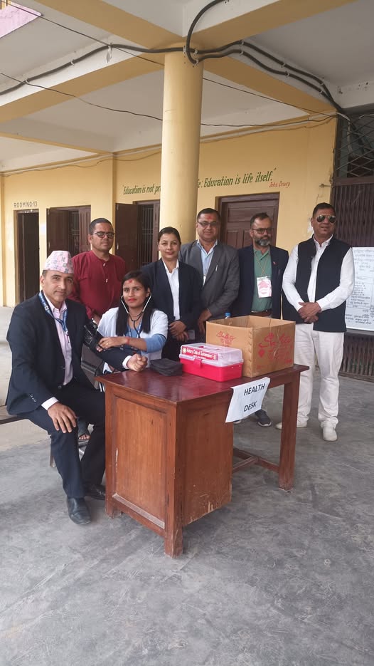SEE परीक्षा केन्द्रमा संचालित हेल्थडेस्कमा इकाइ प्रमुखज्यू  ।