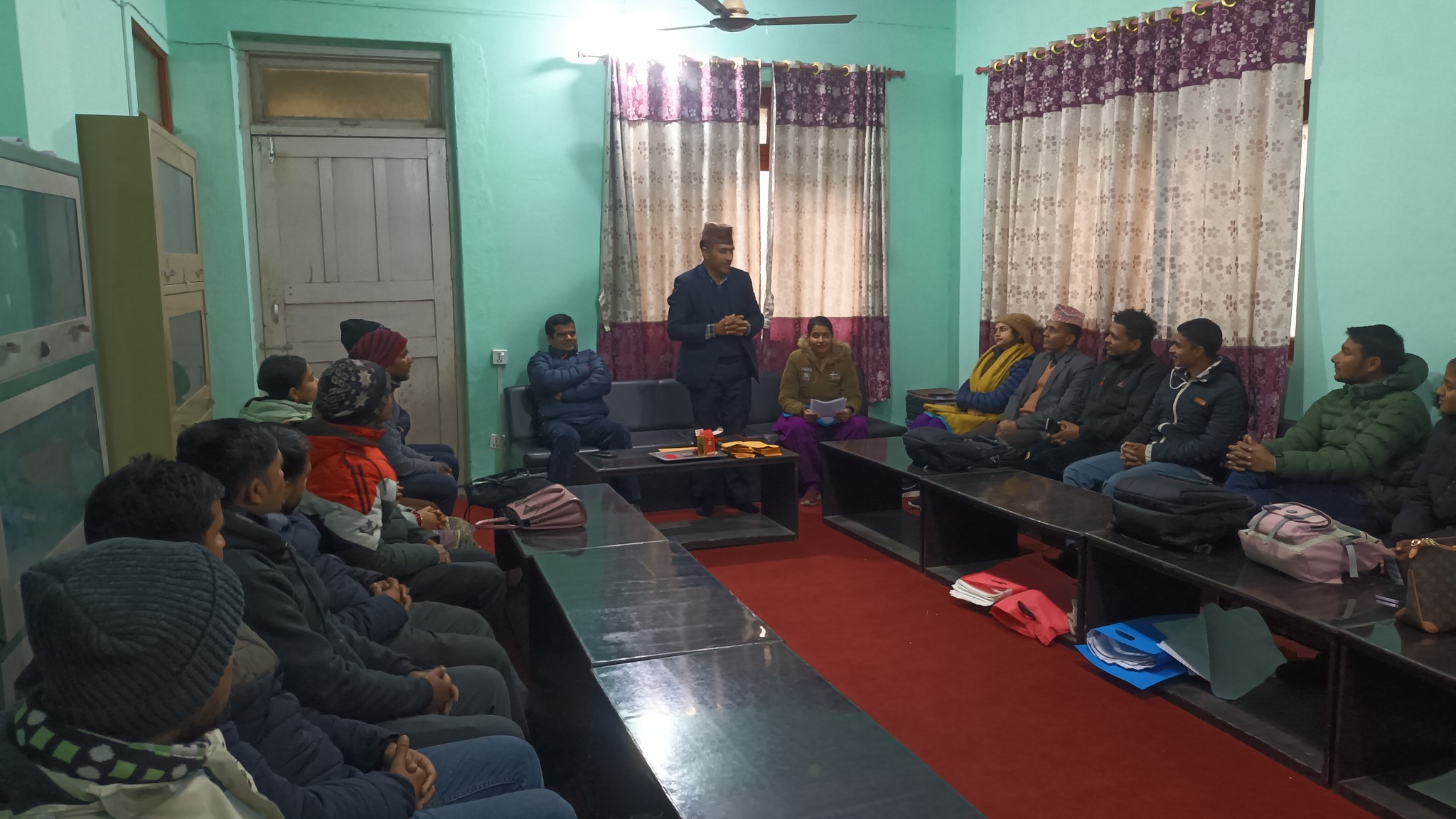 निम्न माध्यमिक तहमा नयाँ  नियुक्ति भएका शिक्षकहरुको नियुक्तिपत्र वितरण कार्यक्रममा इकाइ प्रमुखज्यूबाट सम्बोधन हुँदै ।