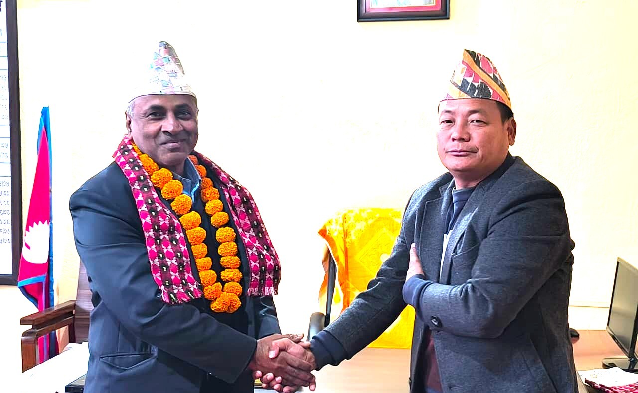 माननीय मन्त्रीज्यूद्वारा श्रीमान् सचिवज्यूलाई स्वागत तथा कार्यकालको शुभकामना